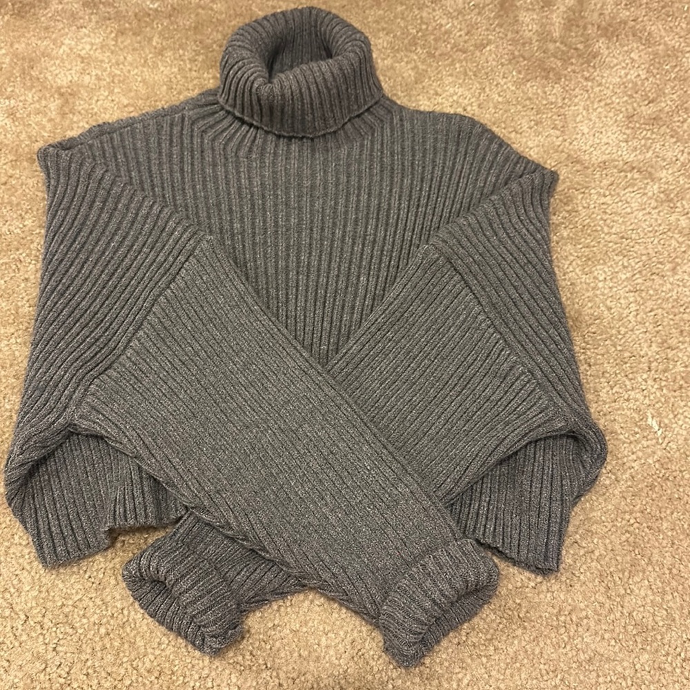 Grey cropped sweater